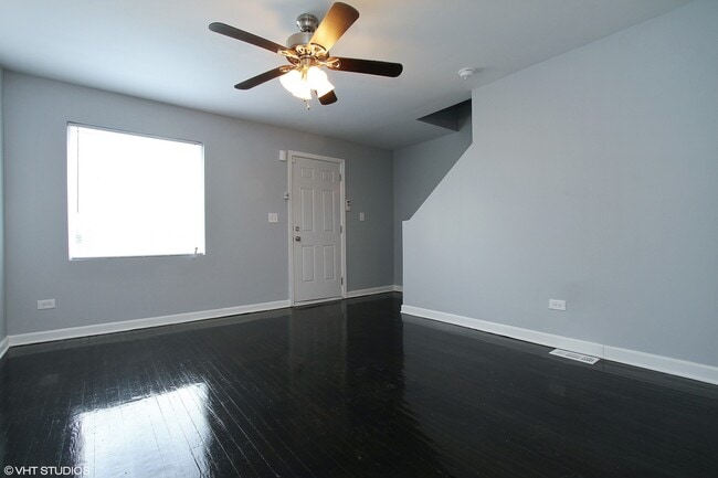 Building Photo - MUST SEE!!!