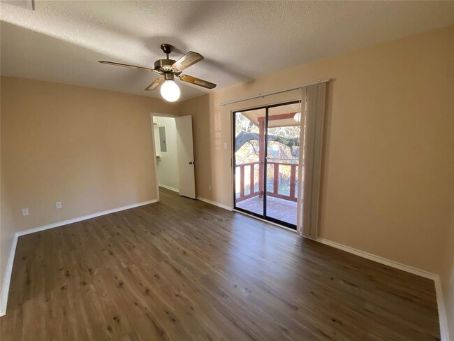 Building Photo - 301 Shady Grove Dr