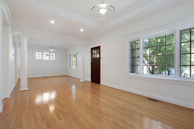 Building Photo - 1806 N Danville St