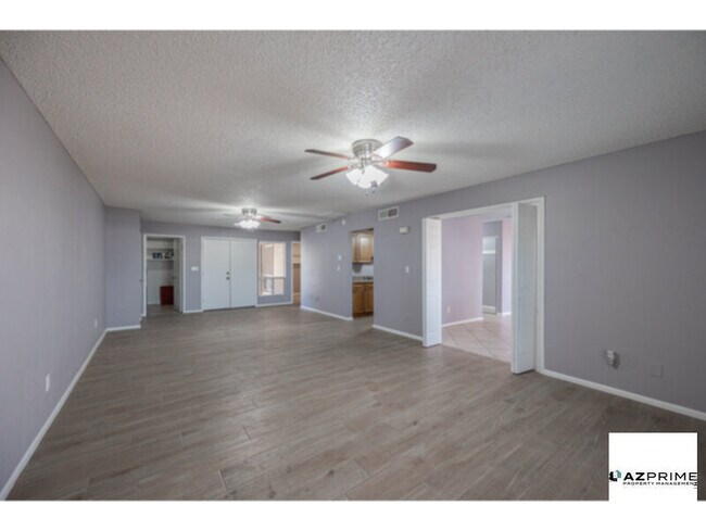 Building Photo - Welcome Home to This Charming 2/2 Townhous...