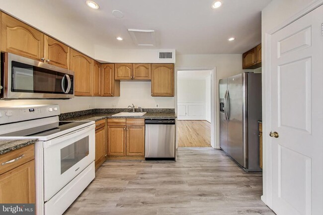 Building Photo - 10323 Snowpine Way