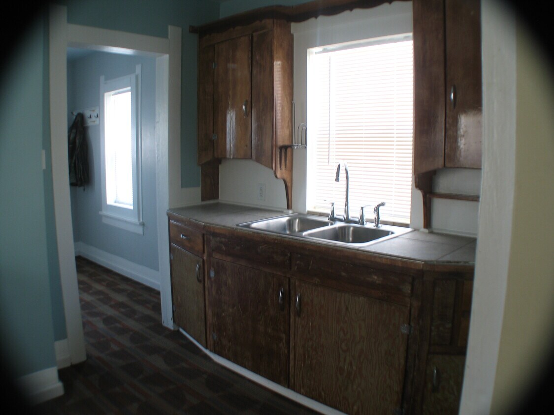 Primary Photo - 159 W J St
