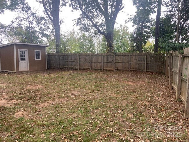 Foto del edificio - 3931 Bearwood Ave