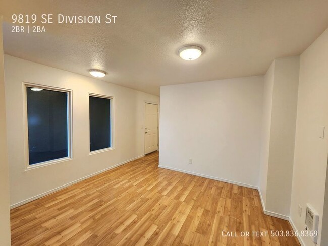 Building Photo - Great Apartment With Open Layout Right On ...