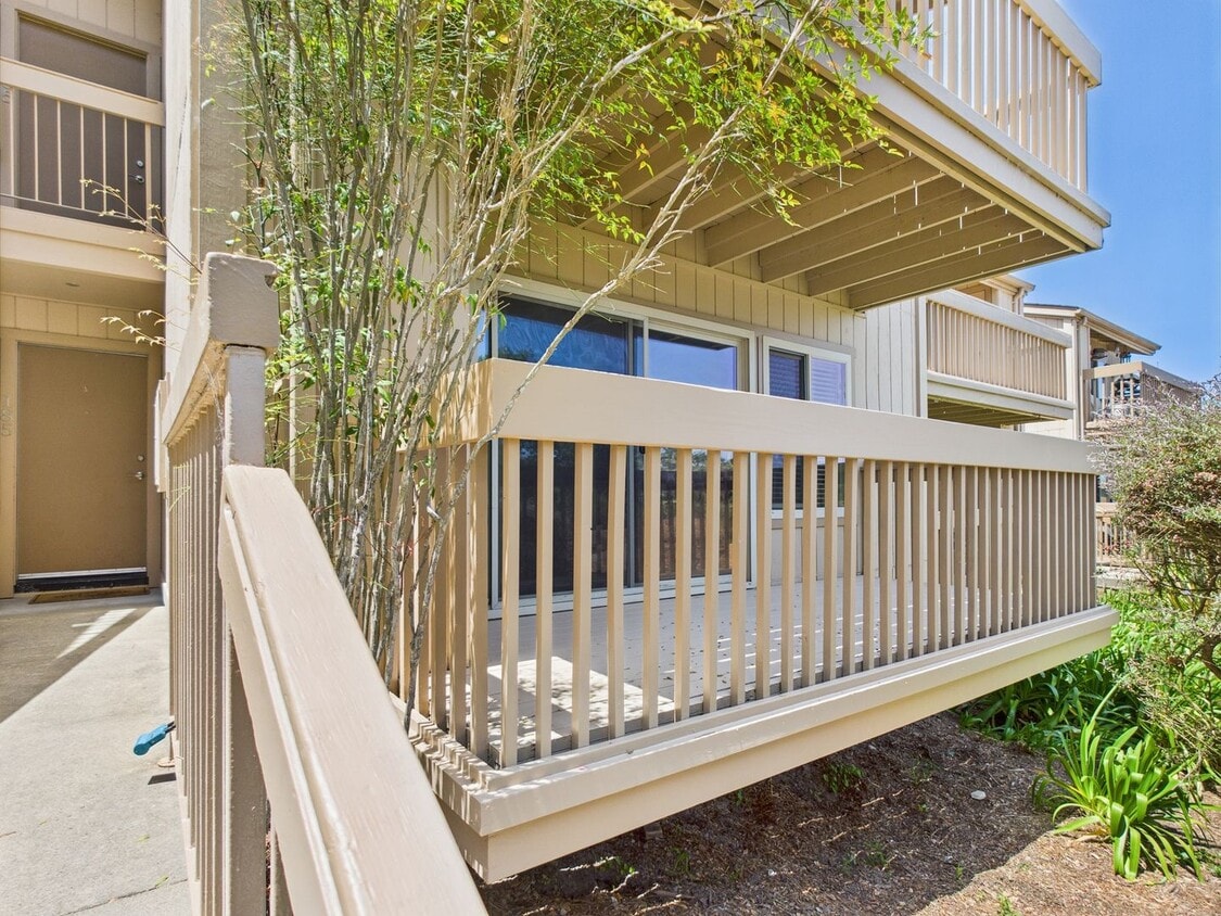 Primary Photo - 2 bedroom Kimberly Place Condo - Includes ...