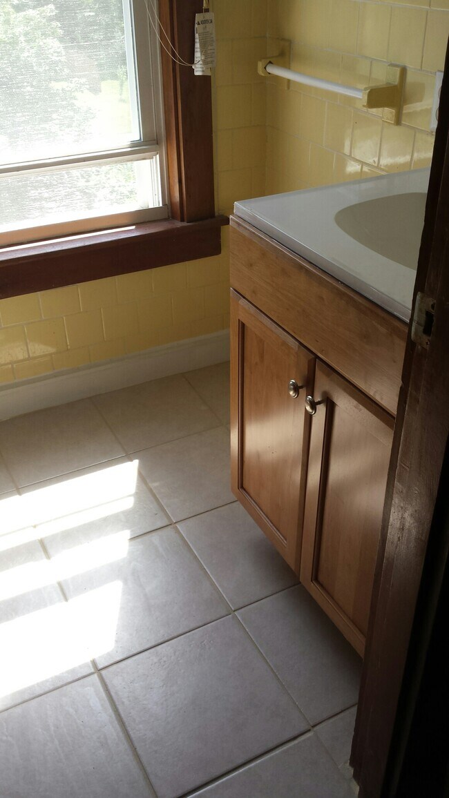 Bathroom - 36 Briggs St