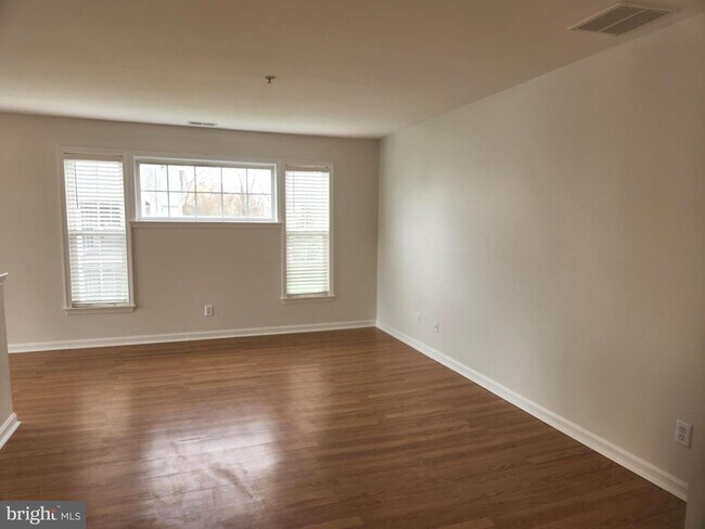 Building Photo - 126 Wildflower Pl