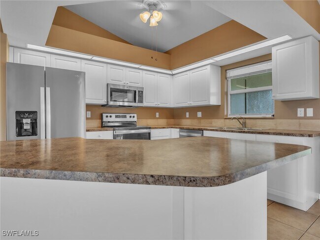 Building Photo - 906 SW 11th Pl