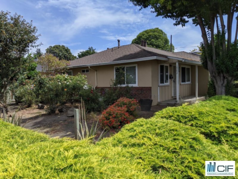 Primary Photo - 2042 Lynnhaven Dr