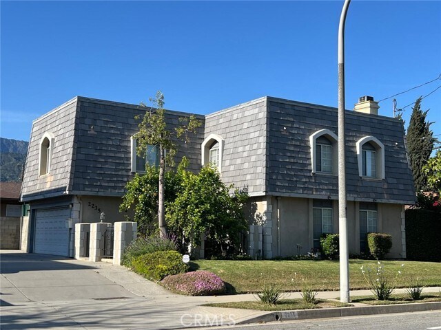 Primary Photo - 2235 E Maple St