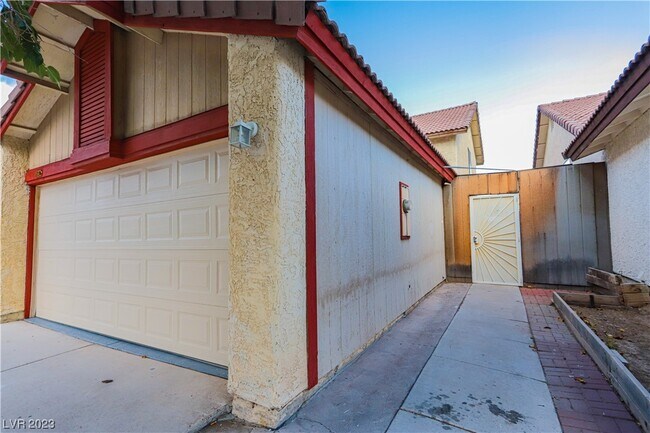 Building Photo - 353 Tobler Dr