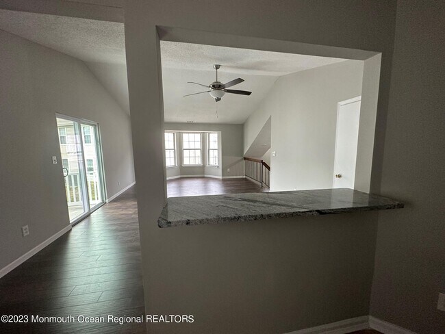 Building Photo - 266 Tulip Ln
