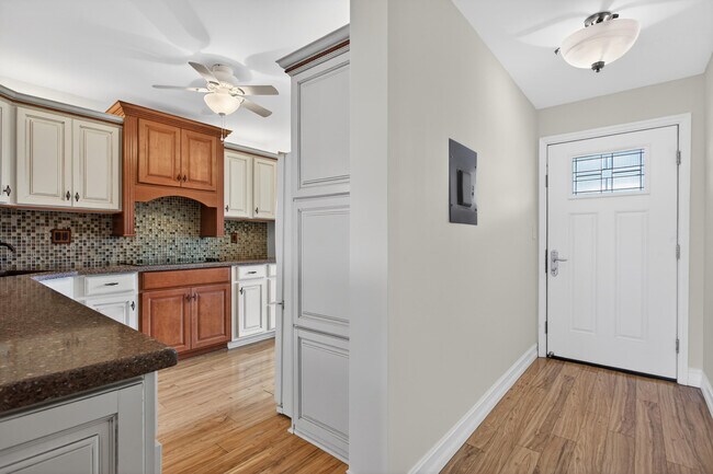 Foto del edificio - 1631 Riverview Rd