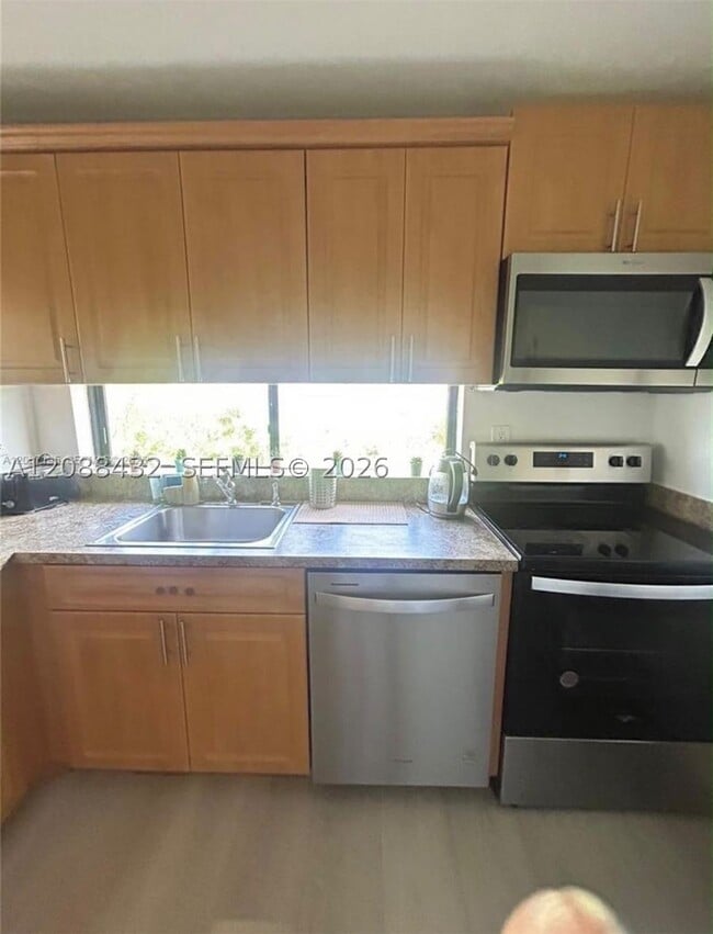 Foto del edificio - 16909 N Bay Rd