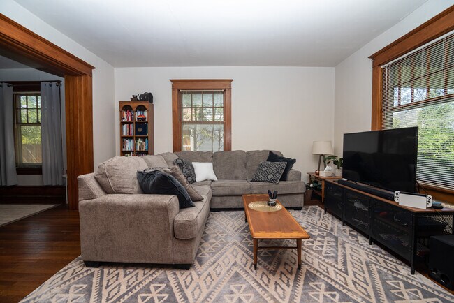 Foto del edificio - 308 E Linn St