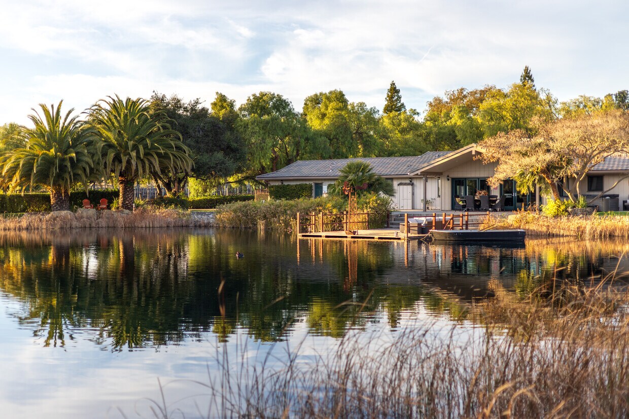 Primary Photo - 3740 Roblar Ave