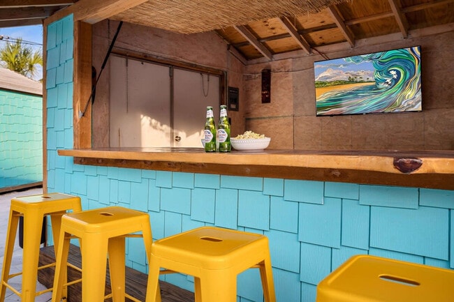 Building Photo - 6660 Date Palm Ave S