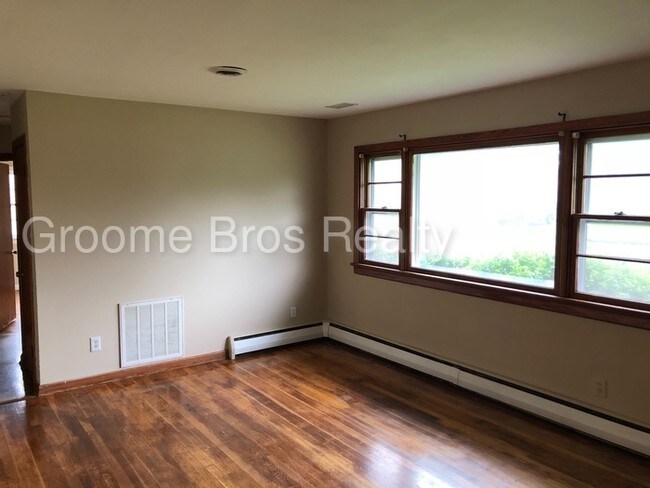 Foto del edificio - Sandston Brick Rancher with garage