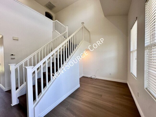 Foto del edificio - 28132 Castillo Ln