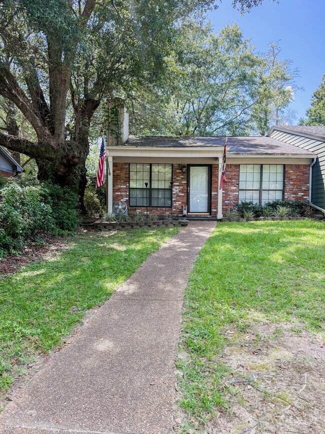Building Photo - 2312 Brynmahr Dr