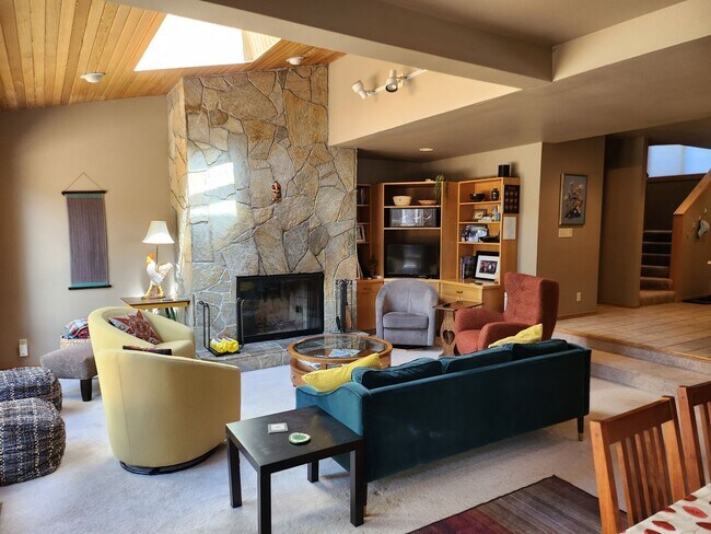 Building Photo - River Village Condominium Unit #8 - Riverf...