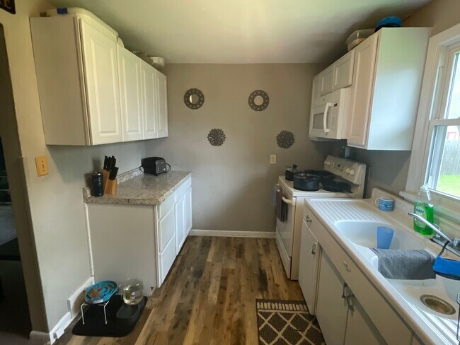 Building Photo - 1617 Berwin Ave