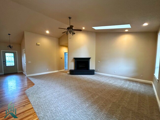 Foto del edificio - Modern and Spacious 3 Bed/2.5 Bath Home