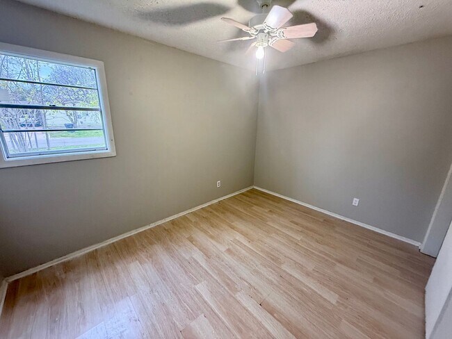 Foto del edificio - 3200 Meador Rd