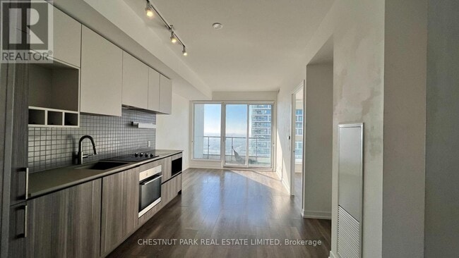 Photo du bâtiment - 898 Portage Pkwy