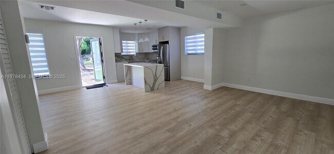 Foto del edificio - 2731 SW 29th Ave