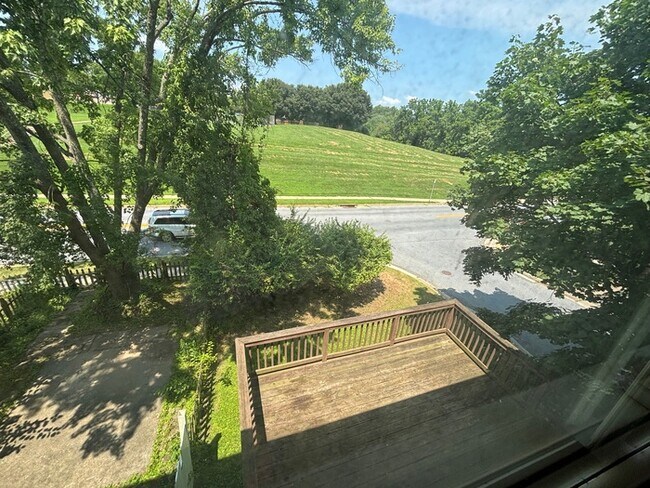 Foto del edificio - 3 Bedroom Semidetached Home