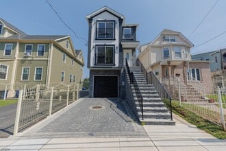 Building Photo - 515 Walnut St