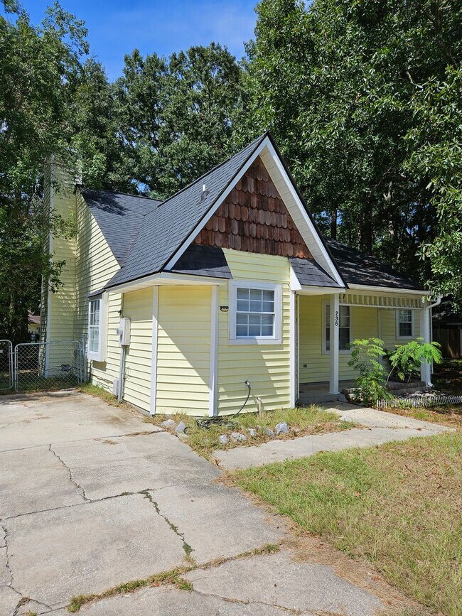 Foto del edificio - Charming Ladson Home