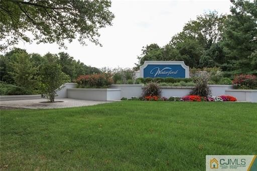 Building Photo - 1433 Waterford Dr