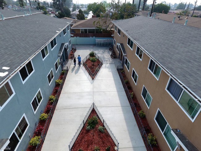 Building Photo - 4703 Live Oak St