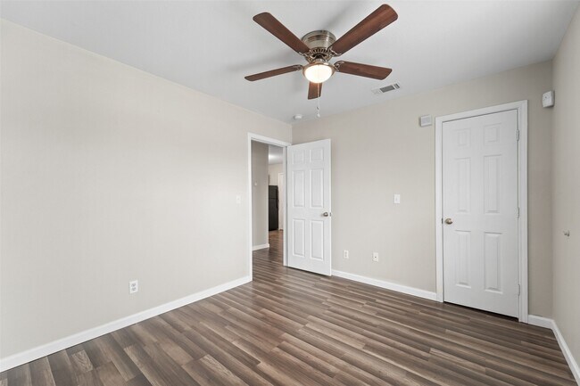 Foto del edificio - 516 Hollyhock st