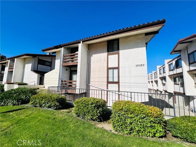 Foto principal - 17057 S Vermont Ave