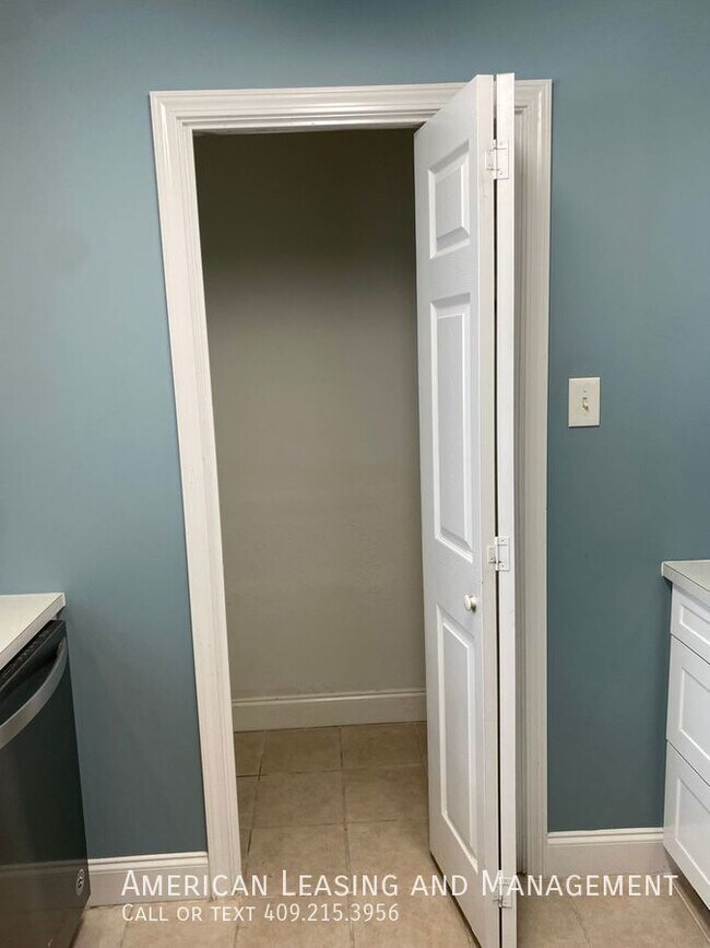 Foto del edificio - Spacious 2/2/2 Patio Home!