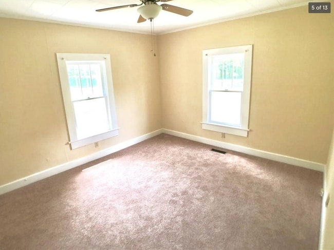 Building Photo - 574 Lakeview Dr