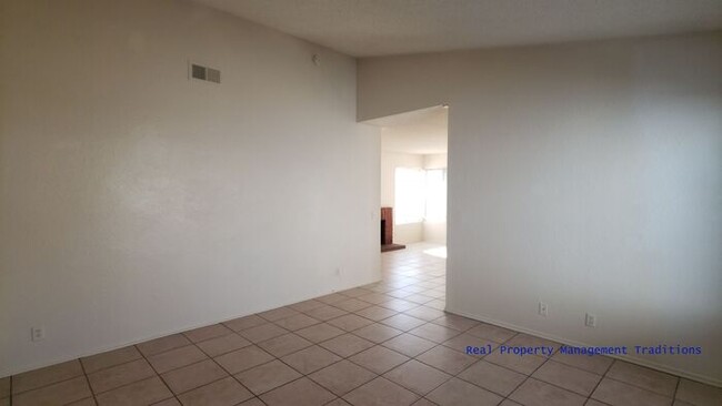 Foto del edificio - Great 3 bedroom Home in Palmdale