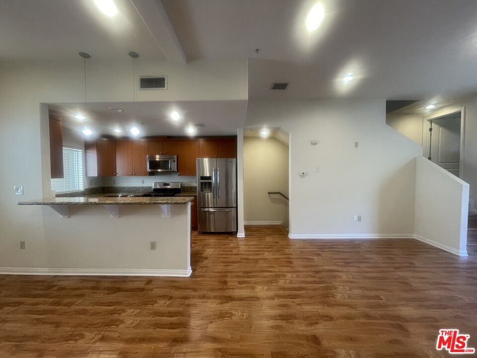 Foto principal - 15024 Magnolia Blvd