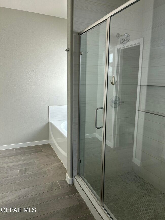 Foto del edificio - 10608 Hidden Palm Pl