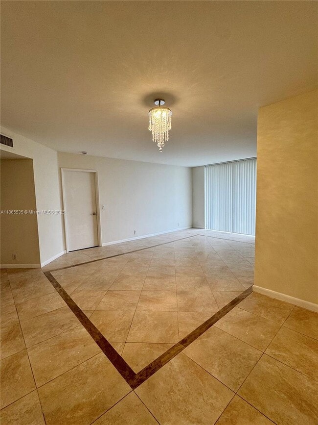 Foto del edificio - 3300 NE 191st St