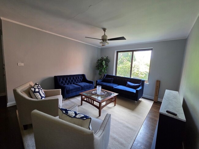 Foto del edificio - 1220 W Chase Ave