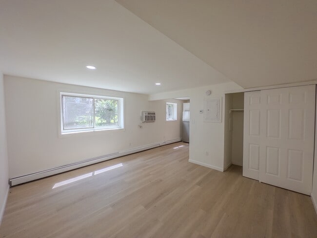 Building Photo - Meadowbrook Apartments