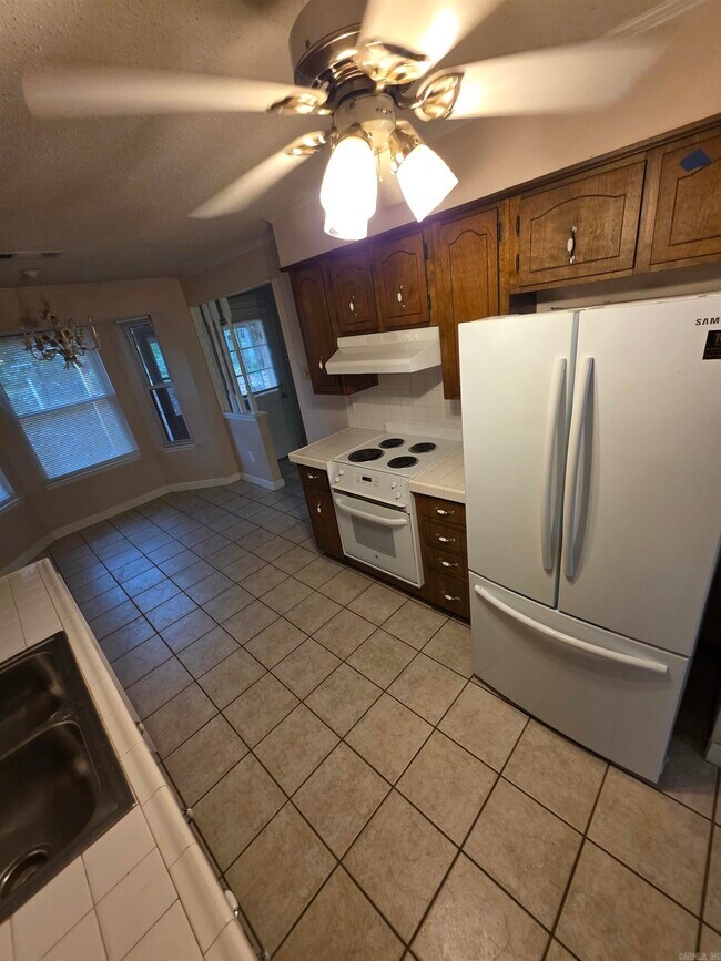 Foto del edificio - 8303 Pennwood Dr