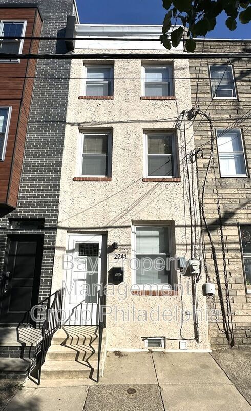 Building Photo - 2241 Tulip St