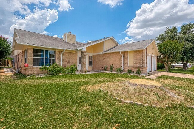 Building Photo - 12055 Fairpoint Dr