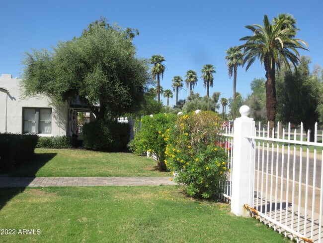 Foto del edificio - 1019 W Woodland Ave