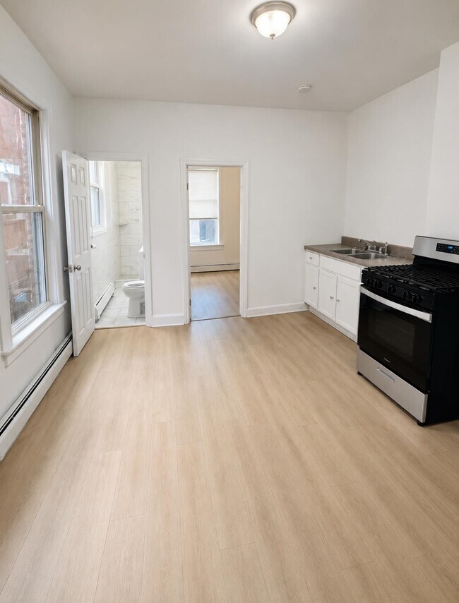 Building Photo - 406 WOODLAWN Ave